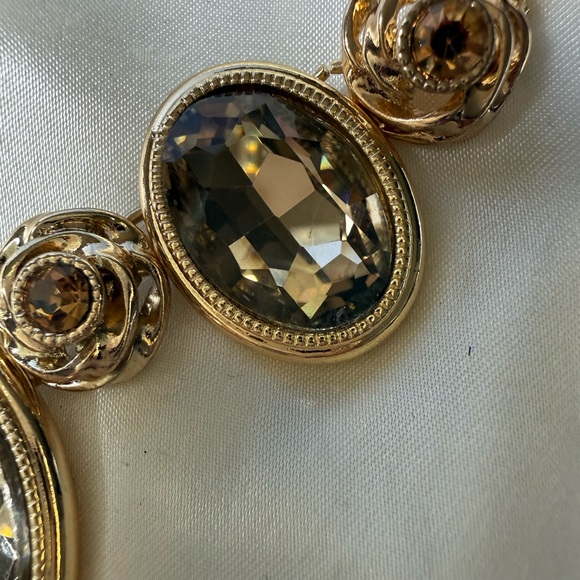 Gold toned Monet necklace 17 inches with topaz gems - Picture 4 of 8